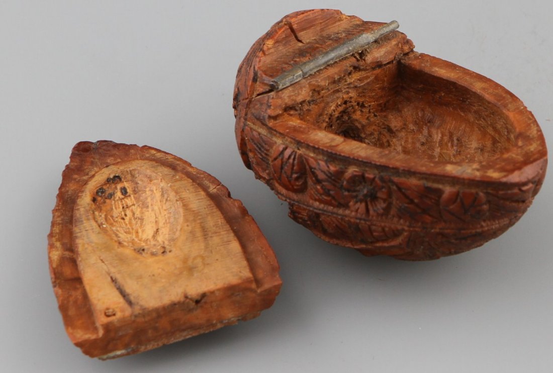 SMALL CARVED ASIAN NUT TRINKET BOX - 3
