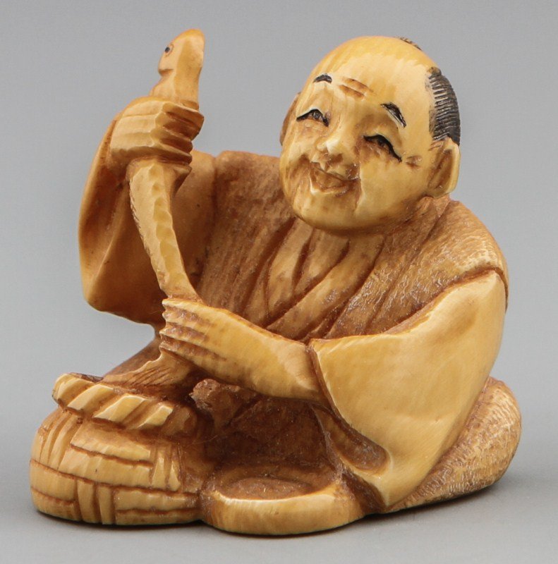 JAPANESE CARVED IVORY NETSUKE SNAKE CHARMER