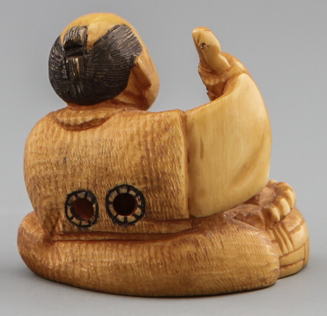 JAPANESE CARVED IVORY NETSUKE SNAKE CHARMER - 2