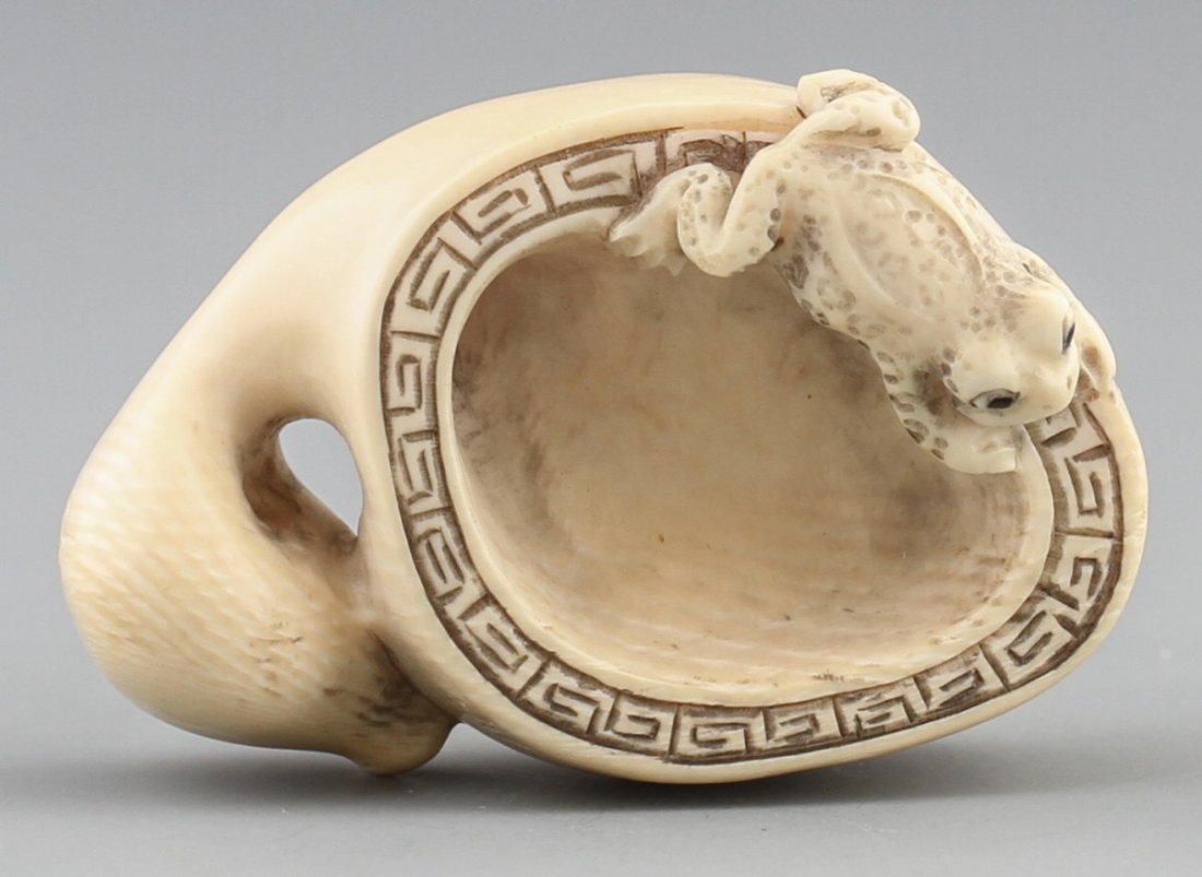 JAPANESE CARVED IVORY NETSUKE GOURD AND FROG - 2