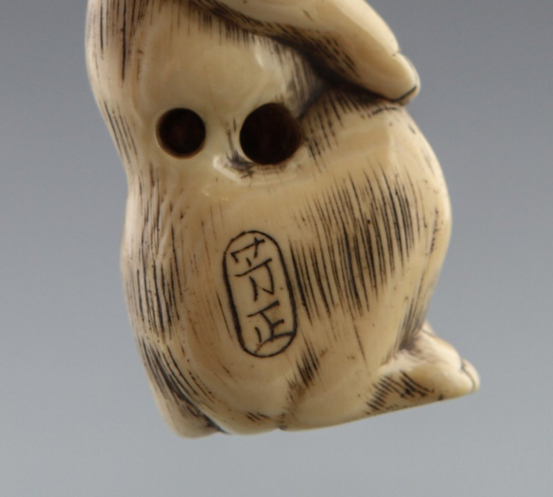 JAPANESE CARVED IVORY SASHI NETSUKE DOG - 3