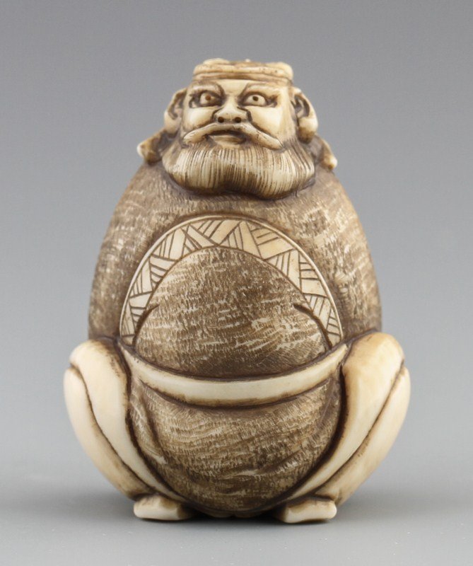 JAPANESE CARVED IVORY NETSUKE SAMURAI