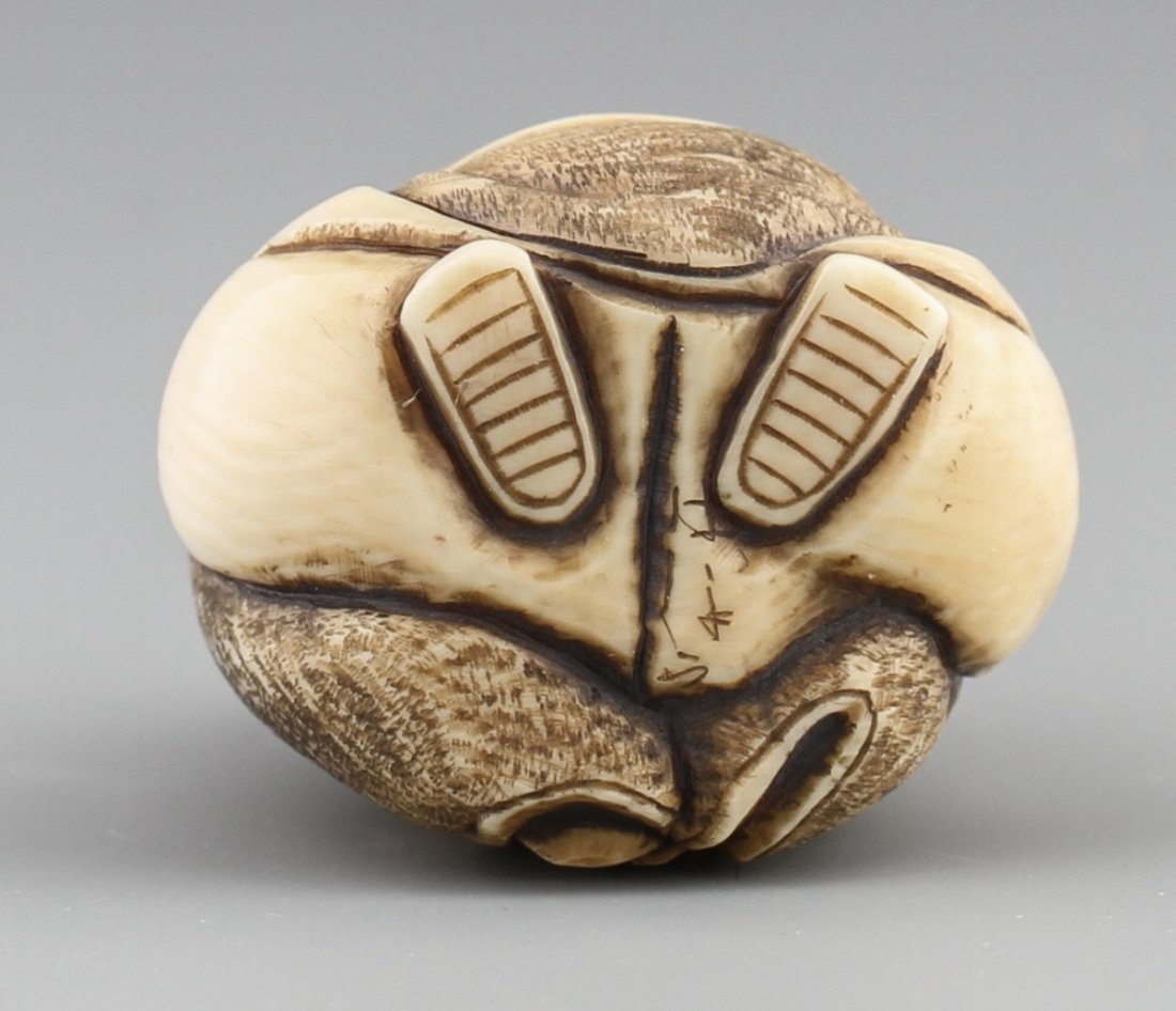 JAPANESE CARVED IVORY NETSUKE SAMURAI - 3