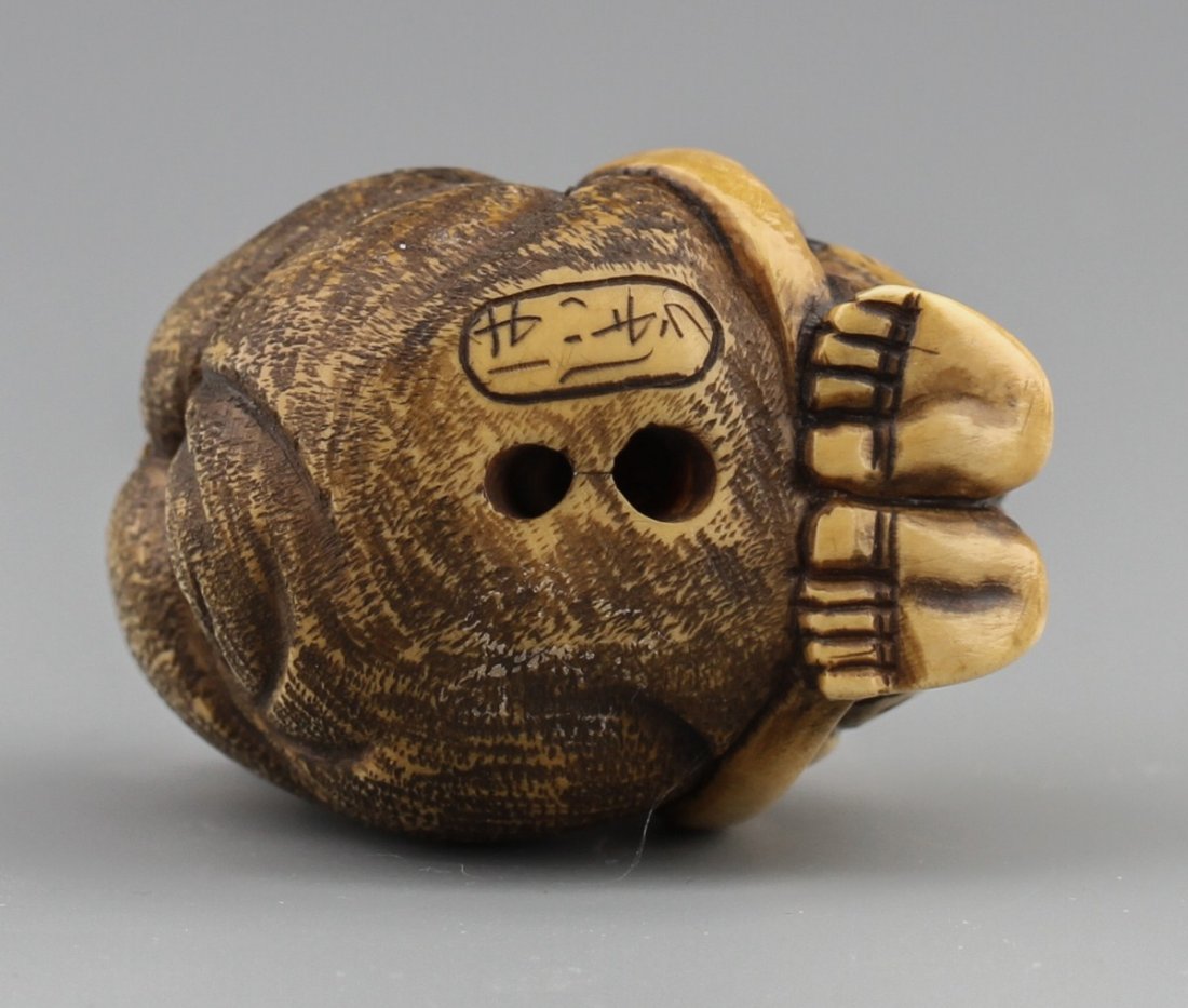 JAPANESE CARVED IVORY NETSUKE WOMAN AND BLANKET - 3