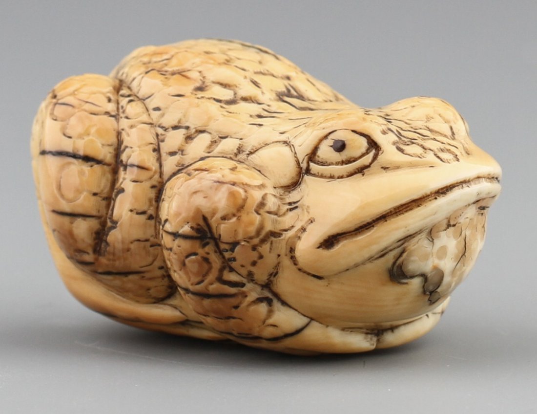 JAPANESE CARVED IVORY NETSUKE TOAD