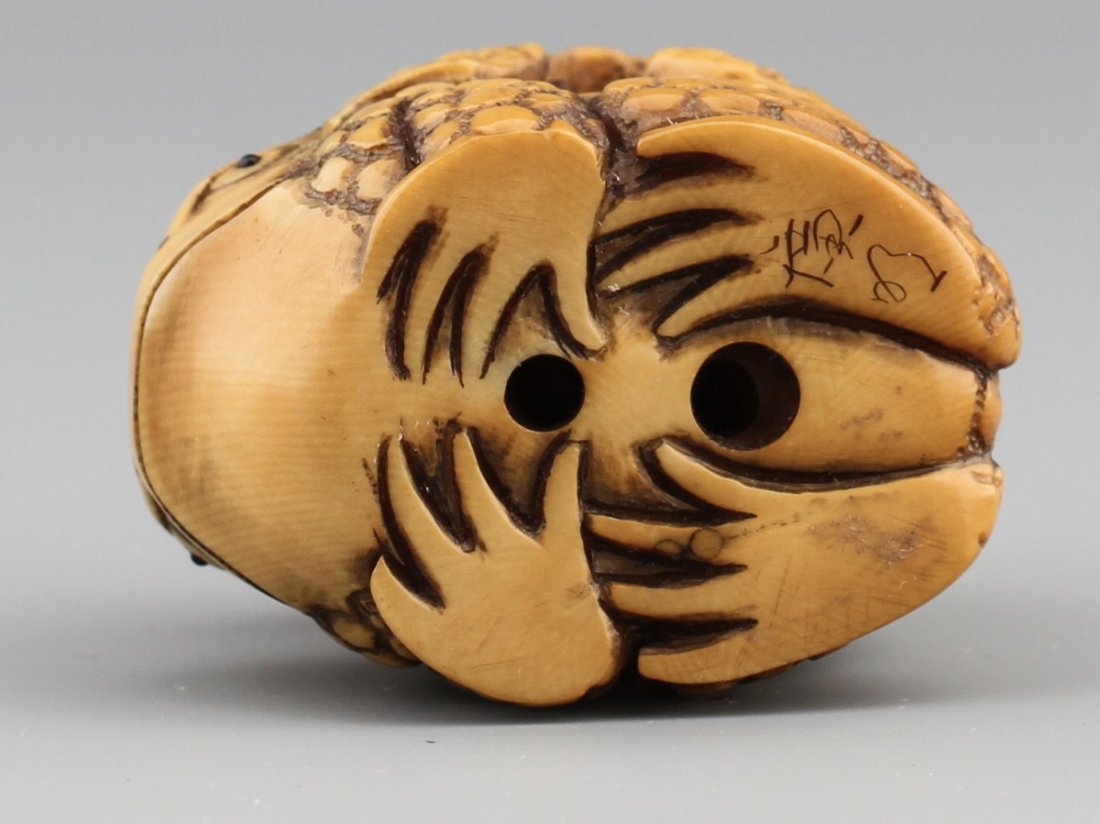 JAPANESE CARVED IVORY NETSUKE THREE TOADS - 3