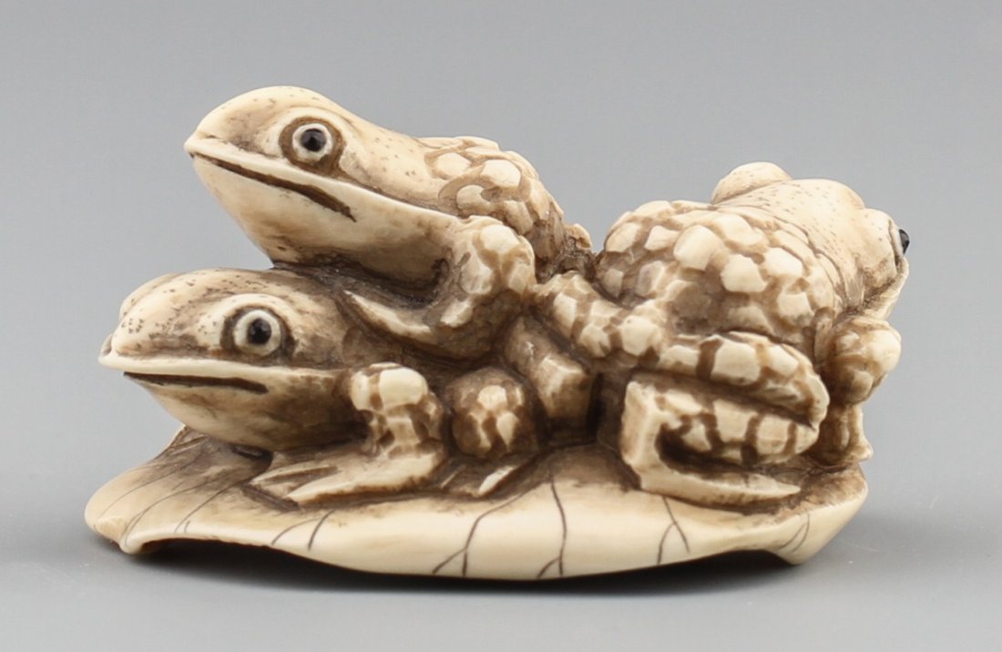 JAPANESE CARVED IVORY NETSUKE THREE TOADS - 2