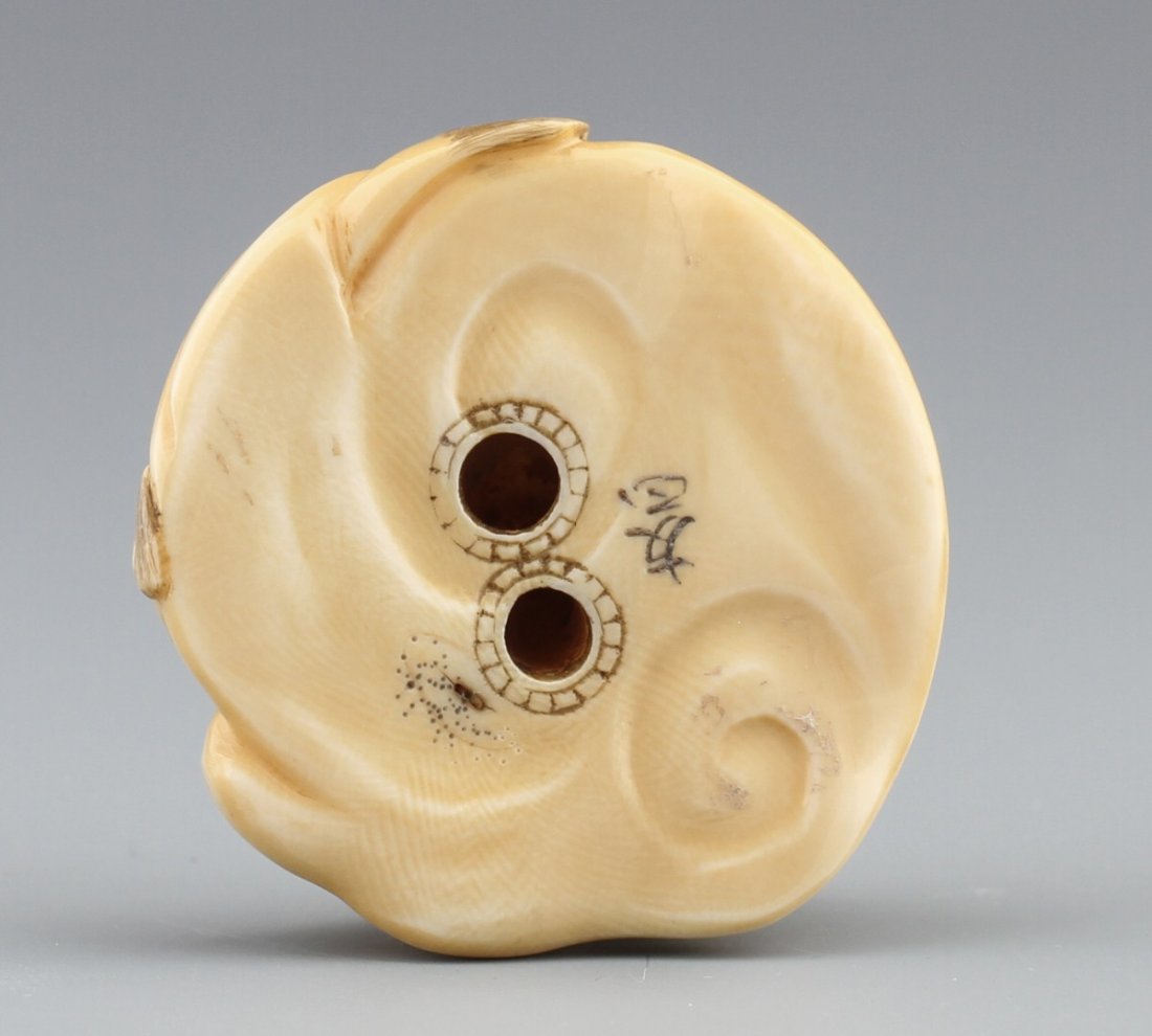 JAPANESE CARVED IVORY NETSUKE TOAD & FISH - 3