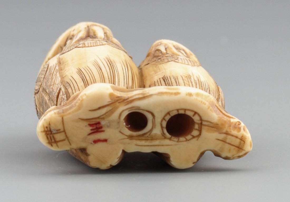 JAPANESE CARVED IVORY NETSUKE TWO OWLS - 3