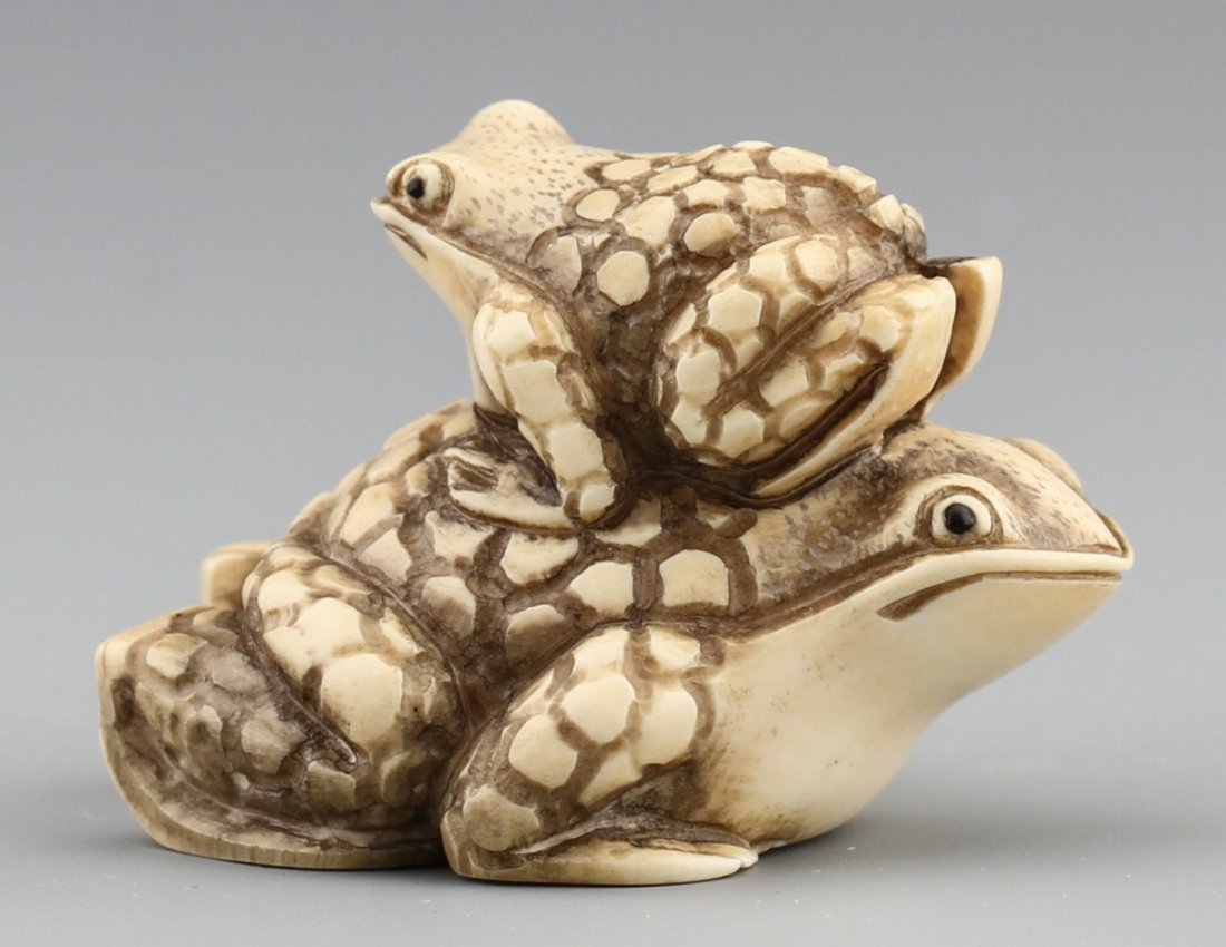 JAPANESE CARVED IVORY NETSUKE TWO FROGS