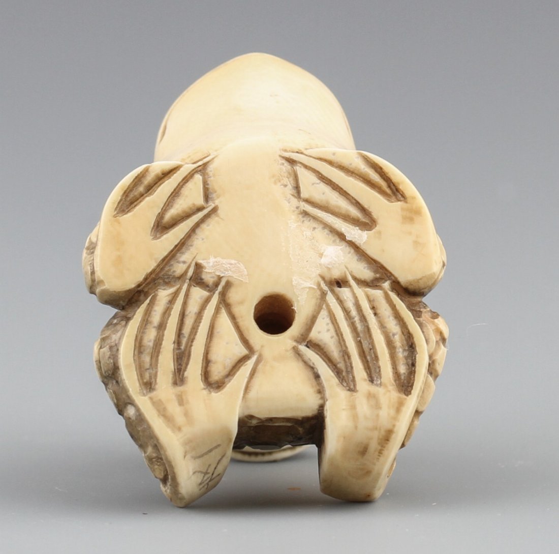 JAPANESE CARVED IVORY NETSUKE TWO FROGS - 3