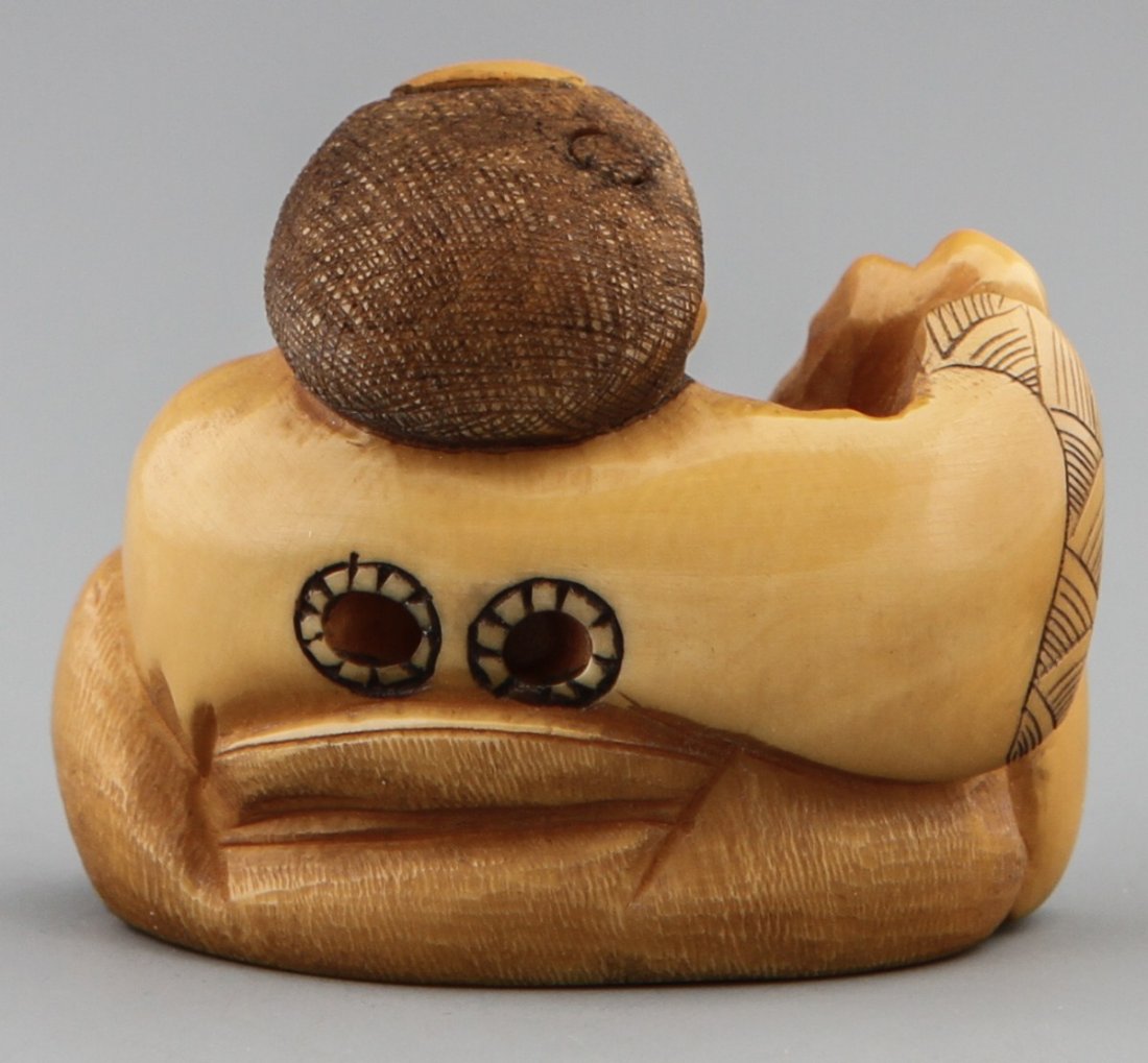 JAPANESE CARVED IVORY NETSUKE MERCHANT - 2