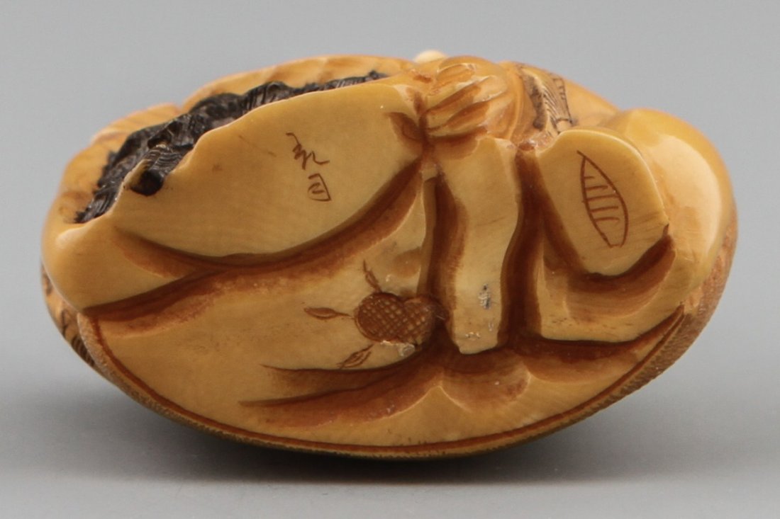 JAPANESE CARVED IVORY NETSUKE MERCHANT - 3