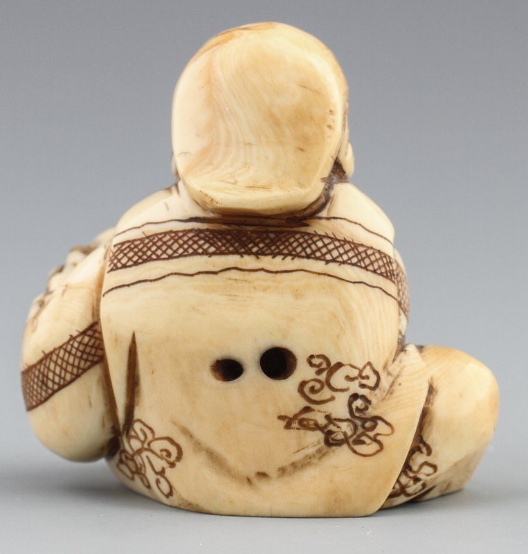 JAPANESE CARVED IVORY NETSUKE MAN WITH DARUMA - 2