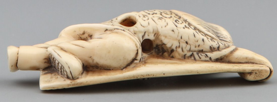 JAPANESE CARVED IVORY NETSUKE MAN WITH SCROLL - 2