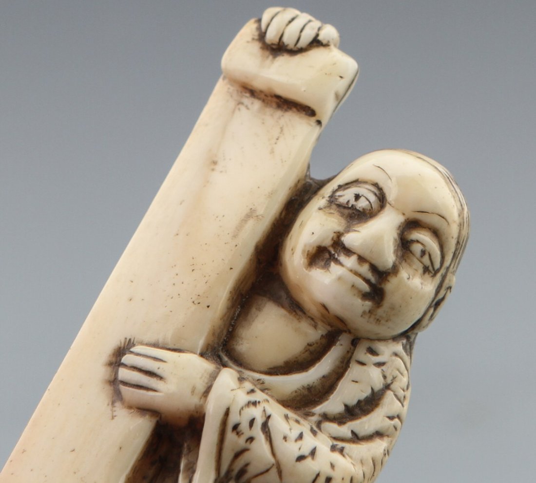 JAPANESE CARVED IVORY NETSUKE MAN WITH SCROLL - 3