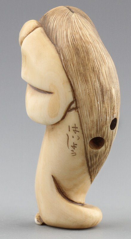 JAPANESE CARVED IVORY NETSUKE WOMAN KIMONO BAISHO - 2