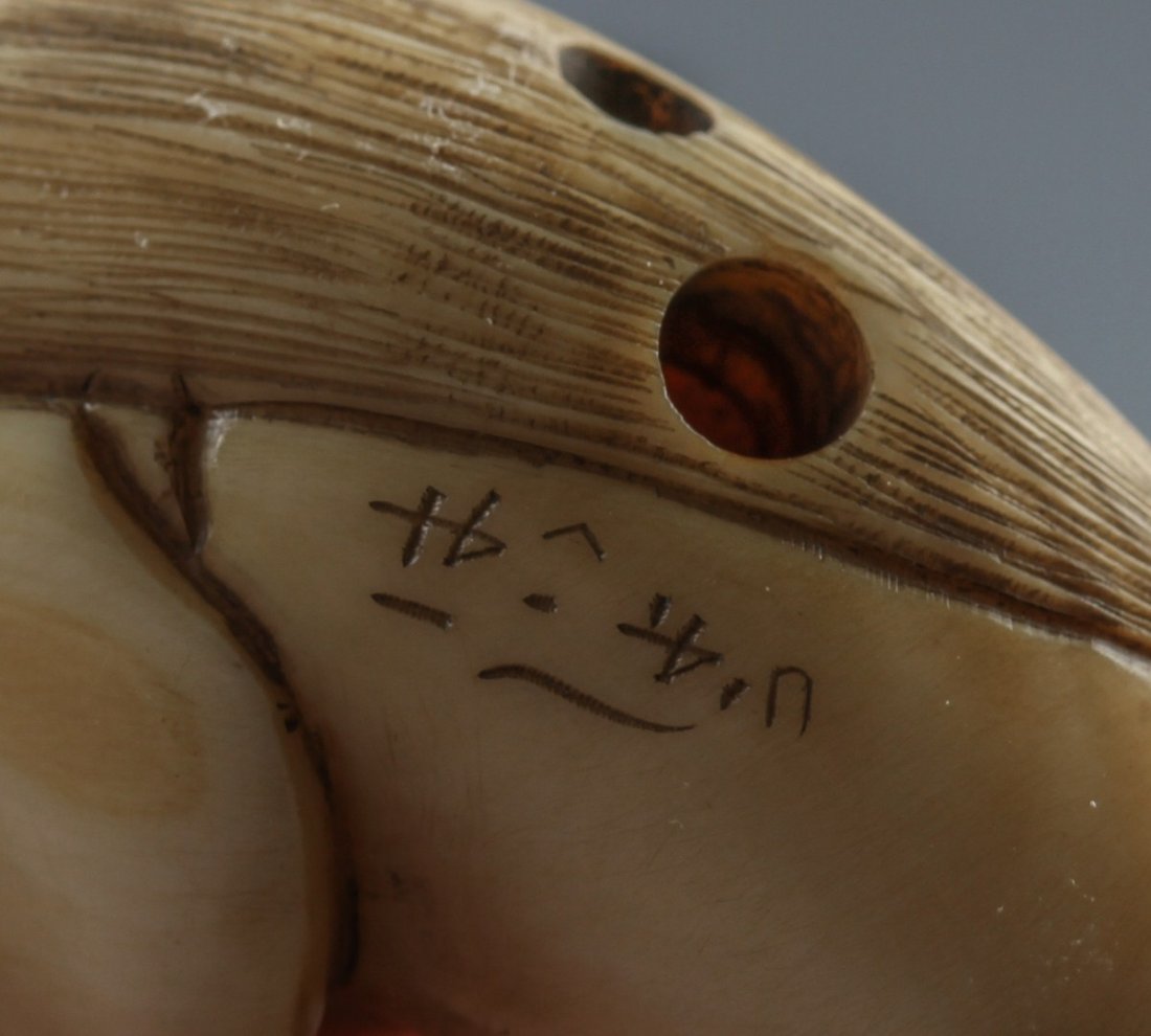 JAPANESE CARVED IVORY NETSUKE WOMAN KIMONO BAISHO - 3
