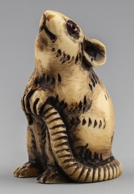 JAPANESE CARVED IVORY NETSUKE RAT: JAPANESE CARVED IVORY NETSUKE RAT Japanese carved ivory netsuke figure of rat holding tail. No signature. Size: 1.5 x 1.25 x .5" Weight: 21.3g