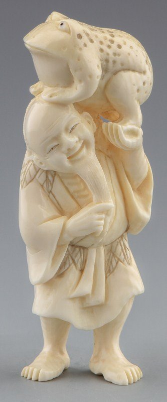 JAPANESE CARVED IVORY NETSUKE TOAD SAGE: JAPANESE CARVED IVORY NETSUKE TOAD SAGE Japanese carved ivory netsuke figure of Gama Sennin with a toad on his shoulder, Signed. Size: 3 x 1" Weight: 34.2g