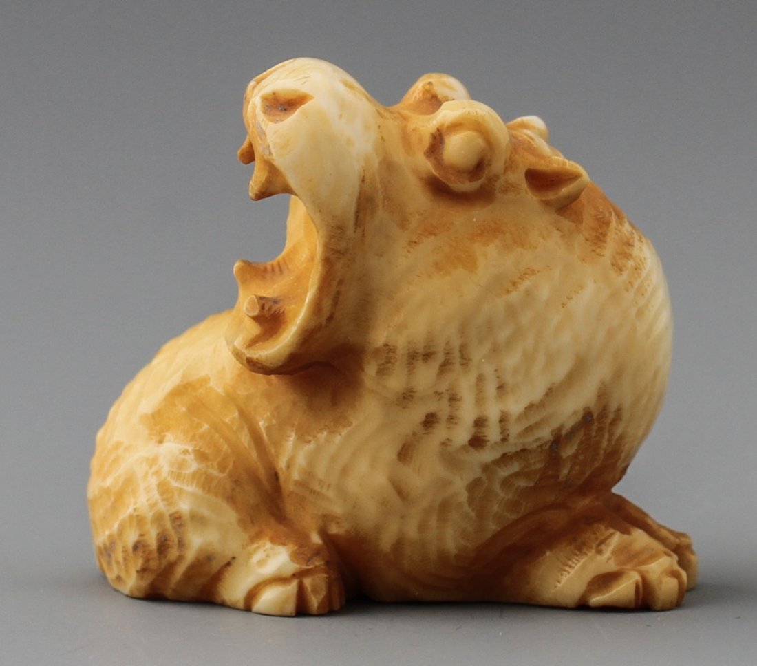 JAPANESE CARVED IVORY NETSUKE HIPPOPOTAMUS: JAPANESE CARVED IVORY NETSUKE HIPPOPOTAMUS Japanese carved ivory netsuke figure of a hippopotamus. Signature on bottom. Size: 1.5 x 1.5 x 1" Weight: 22g