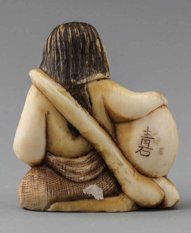 JAPANESE CARVED IVORY NETSUKE WOMAN & OCTOPUS - 2