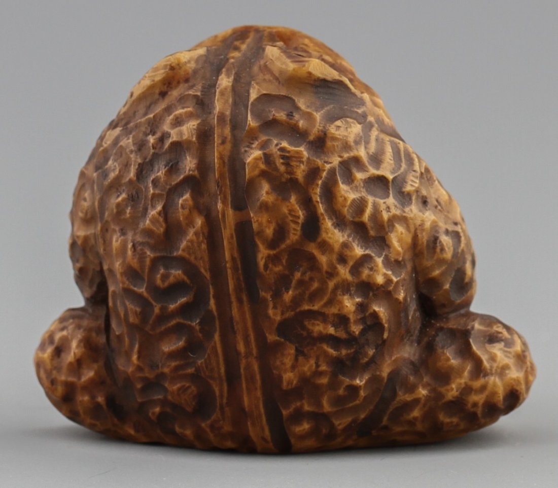 JAPANESE CARVED IVORY NETSUKE WRITING TOAD - 2