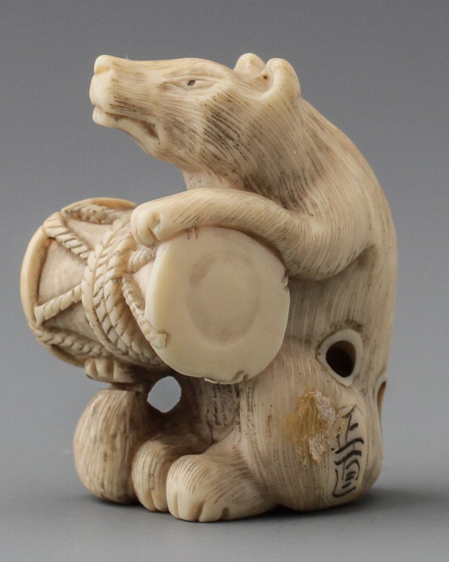 JAPANESE CARVED IVORY NETSUKE TANUKI