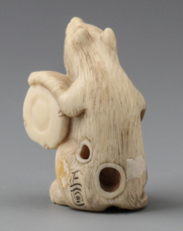 JAPANESE CARVED IVORY NETSUKE TANUKI - 2