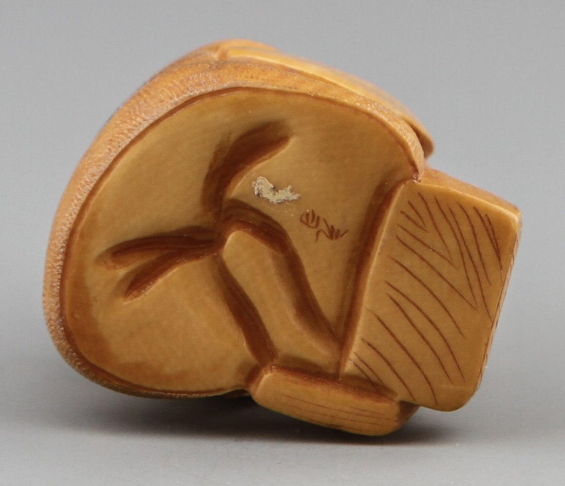 JAPANESE CARVED IVORY NETSUKE SCHOLAR - 3