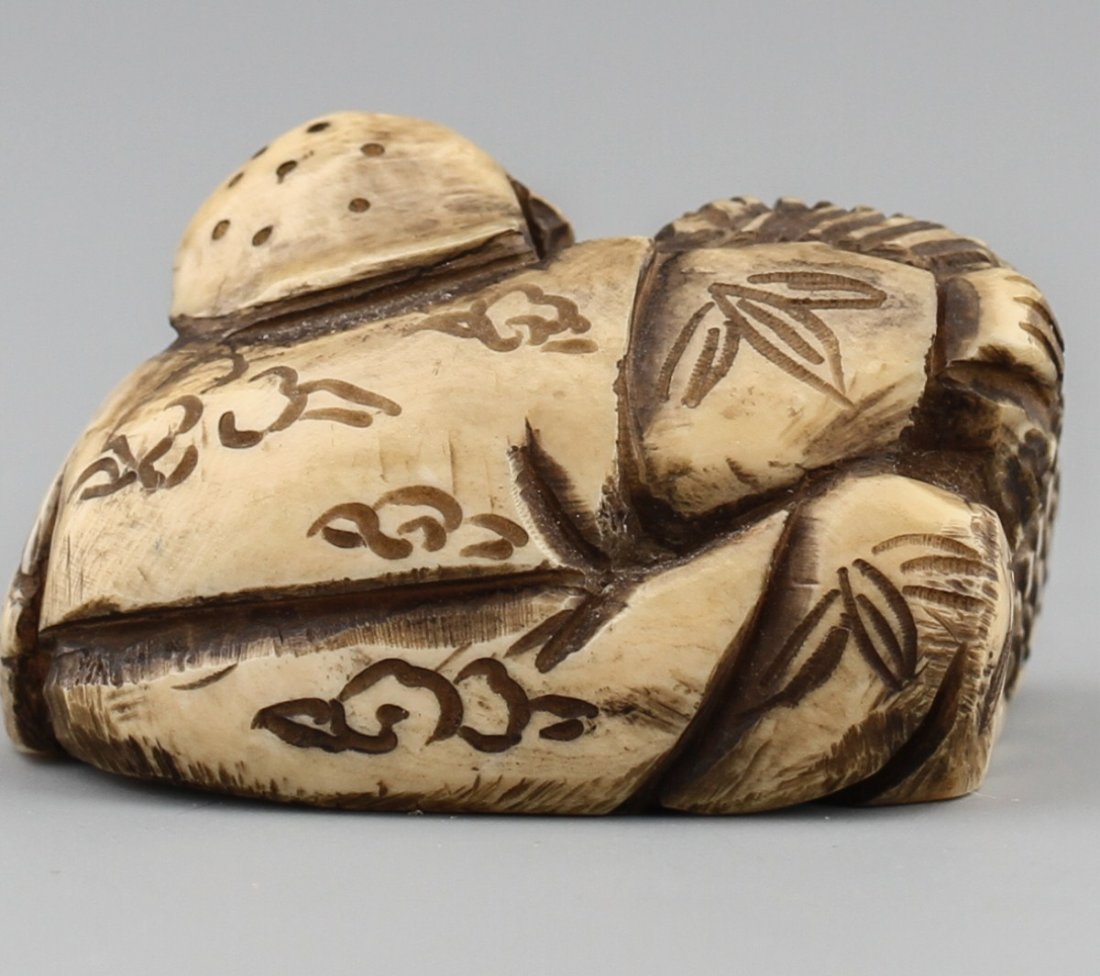 JAPANESE CARVED IVORY NETSUKE MAN & BASKET - 2