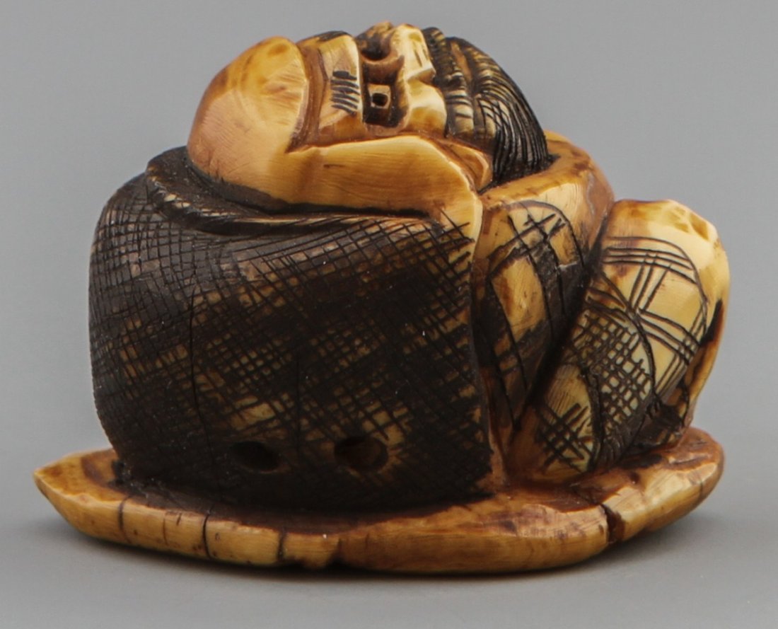 JAPANESE CARVED IVORY NETSUKE FISHERMAN - 2