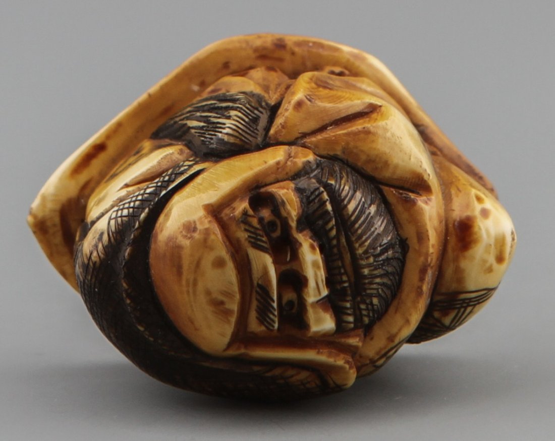 JAPANESE CARVED IVORY NETSUKE FISHERMAN - 3