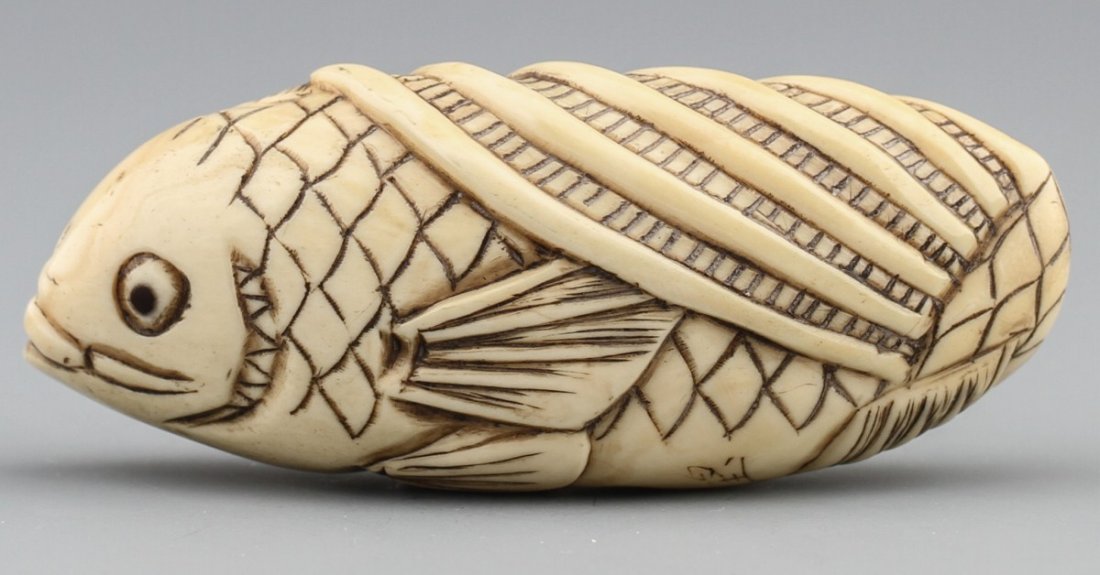 JAPANESE CARVED IVORY NETSUKE FISH SHUNBOU - 2