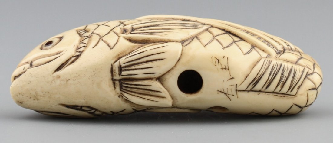 JAPANESE CARVED IVORY NETSUKE FISH SHUNBOU - 3
