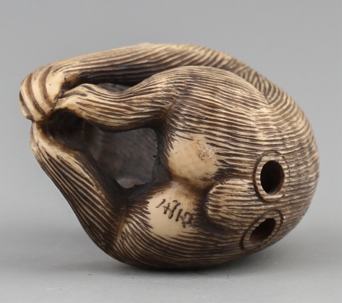 JAPANESE CARVED IVORY NETSUKE MONKEY & SCORPION - 3