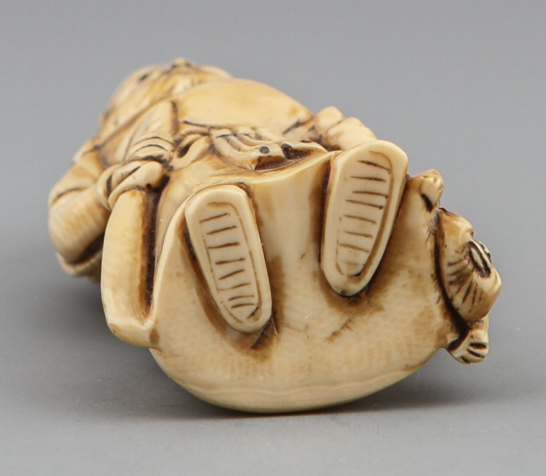 JAPANESE CARVED IVORY NETSUKE SAMURAI - 3