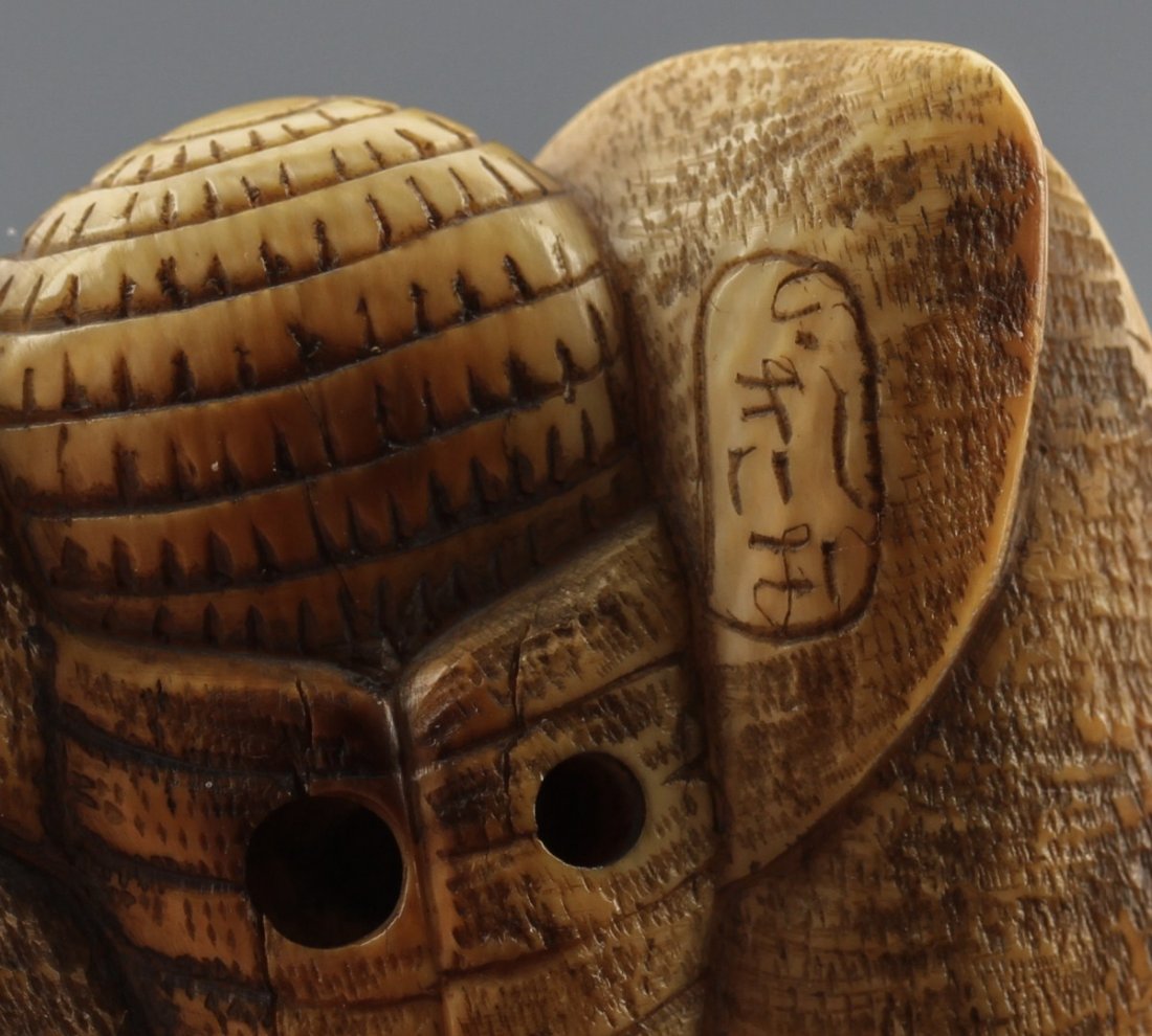 JAPANESE CARVED IVORY NETSUKE MOTH BAISHO - 3