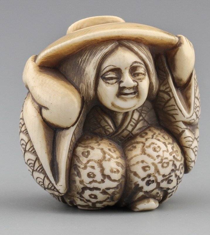 JAPANESE CARVED IVORY NETSUKE WOMAN BAISHO