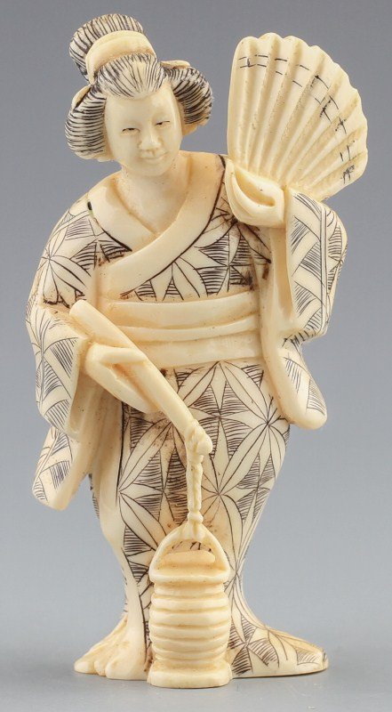 JAPANESE CARVED IVORY NETSUKE FEMALE BEAUTY