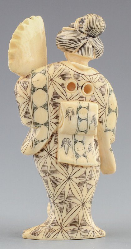 JAPANESE CARVED IVORY NETSUKE FEMALE BEAUTY - 2