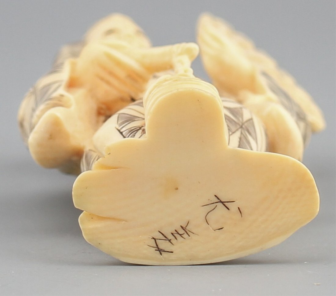 JAPANESE CARVED IVORY NETSUKE FEMALE BEAUTY - 3