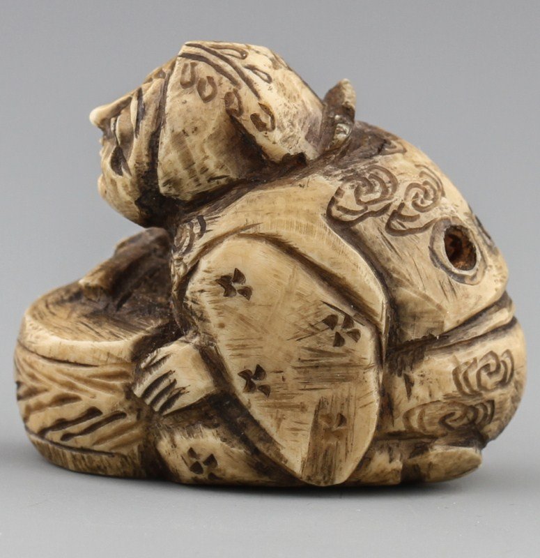 JAPANESE CARVED IVORY NETSUKE WOMAN WITH DISH - 2