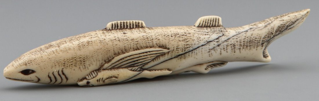 JAPANESE CARVED IVORY SASHI NETSUKE