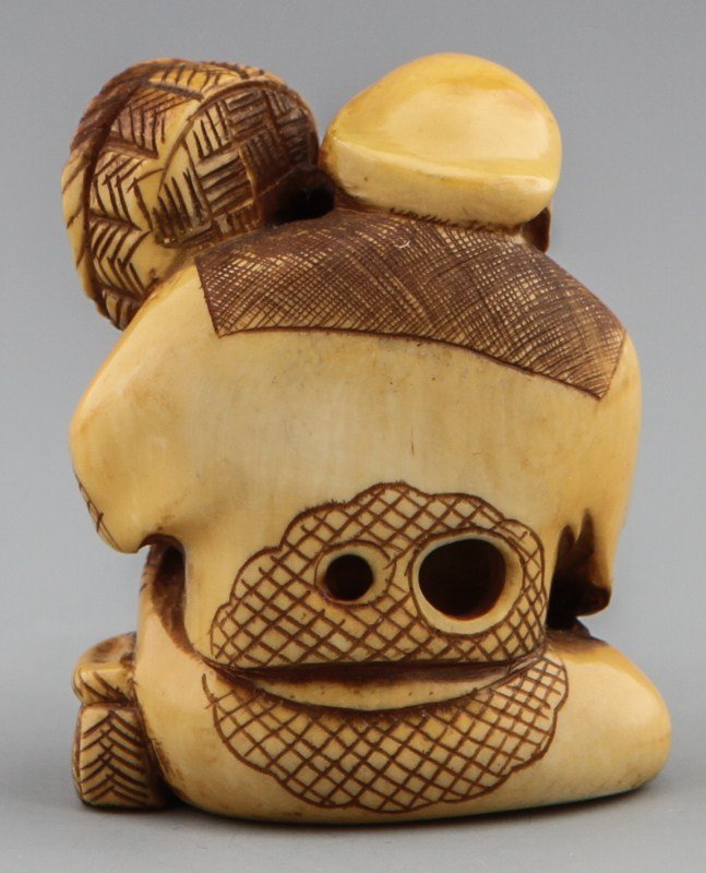 JAPANESE CARVED IVORY NETSUKE OF BASKET MAN - 2