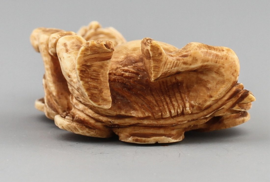JAPANESE CARVED IVORY RAIJIN WITH DRUMS ON BACK - 3