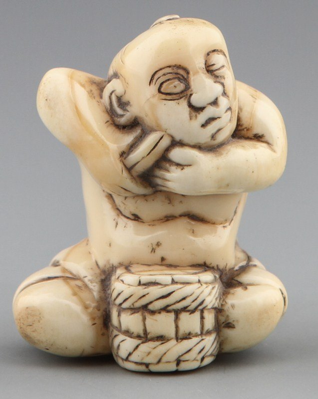 JAPANESE CARVED IVORY NETSUKE OF MAN SHAVING: JAPANESE CARVED IVORY NETSUKE OF MAN SHAVING Japanese carved ivory netsuke of a man shaving with a bucket out in front. Great detail with some on base. Size: 1.75 x 1.5" Weight: 28g