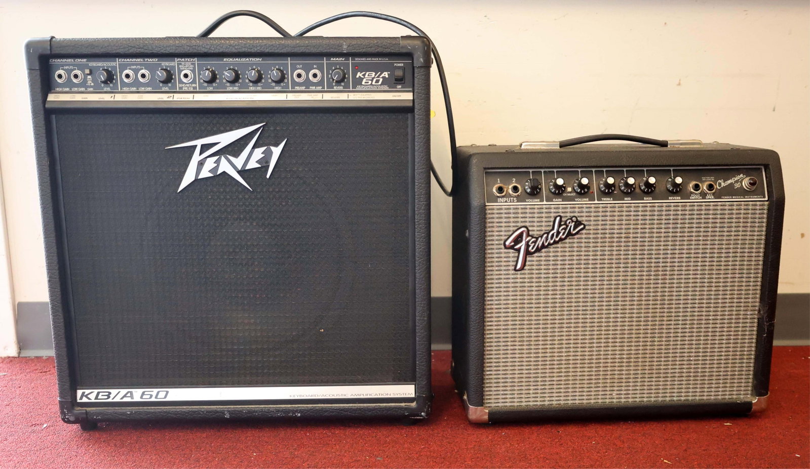 LOT OF 2 - FENDER CHAMPION AMP & PEAVEY KB/A 60 (1 of 2)
