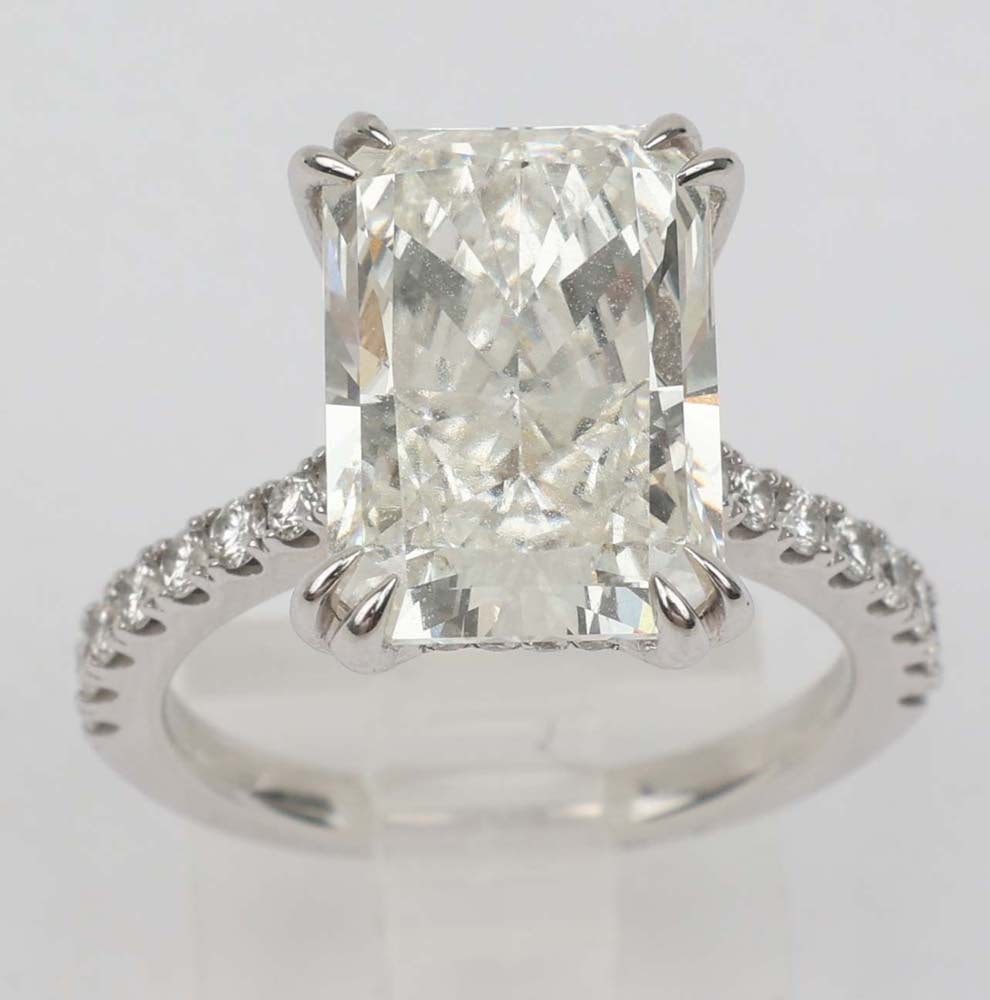 14K WHITE GOLD LAB DIAMOND ENGAGEMENT RING: 14K White Gold Lab Grown 6ct Diamond Engagement Ring. Six carat, 13.75x9.41 mm. D color VVS2 clarity set in a 14k white gold diamond pave' mounting. Size: 7 Weight: 6.0 G Must be paid by Certified Che