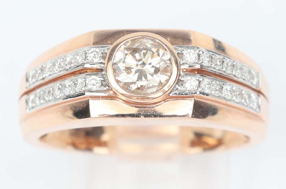 14K YELLOW GOLD MENS DIAMOND RING: 14K Yellow Gold Men's Diamond ring Gemstones: Diamonds 1 Round diamond .72 ct, K color / SI1 29 round diamonds .32ct. H color Vs, Si Clarity Size 10 Weight: 7.9 grams plus gem weight. Overall